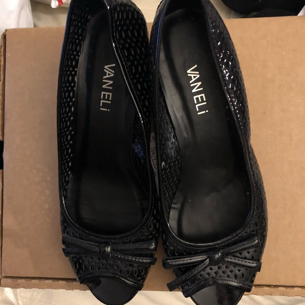 Vaneli Black Patent Leather shoe 7W